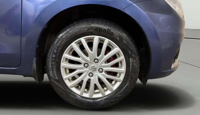 2022 Maruti Dzire ZXI CNG, CNG, Manual, 54,311 km, Right Front Wheel
