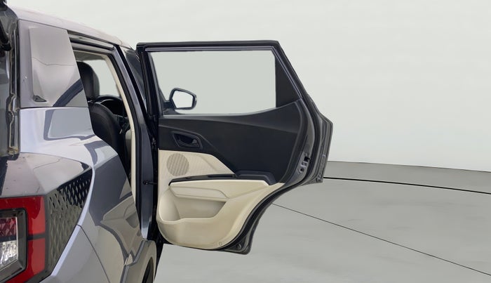 2024 Mahindra XUV 3XO MX1 1.2 L TCMPFi, Petrol, Manual, 6,906 km, RHS Rear Door