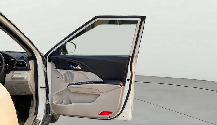 2020 Mahindra XUV300 W8 1.5 DIESEL, Diesel, Manual, 79,449 km, RHS Front Door