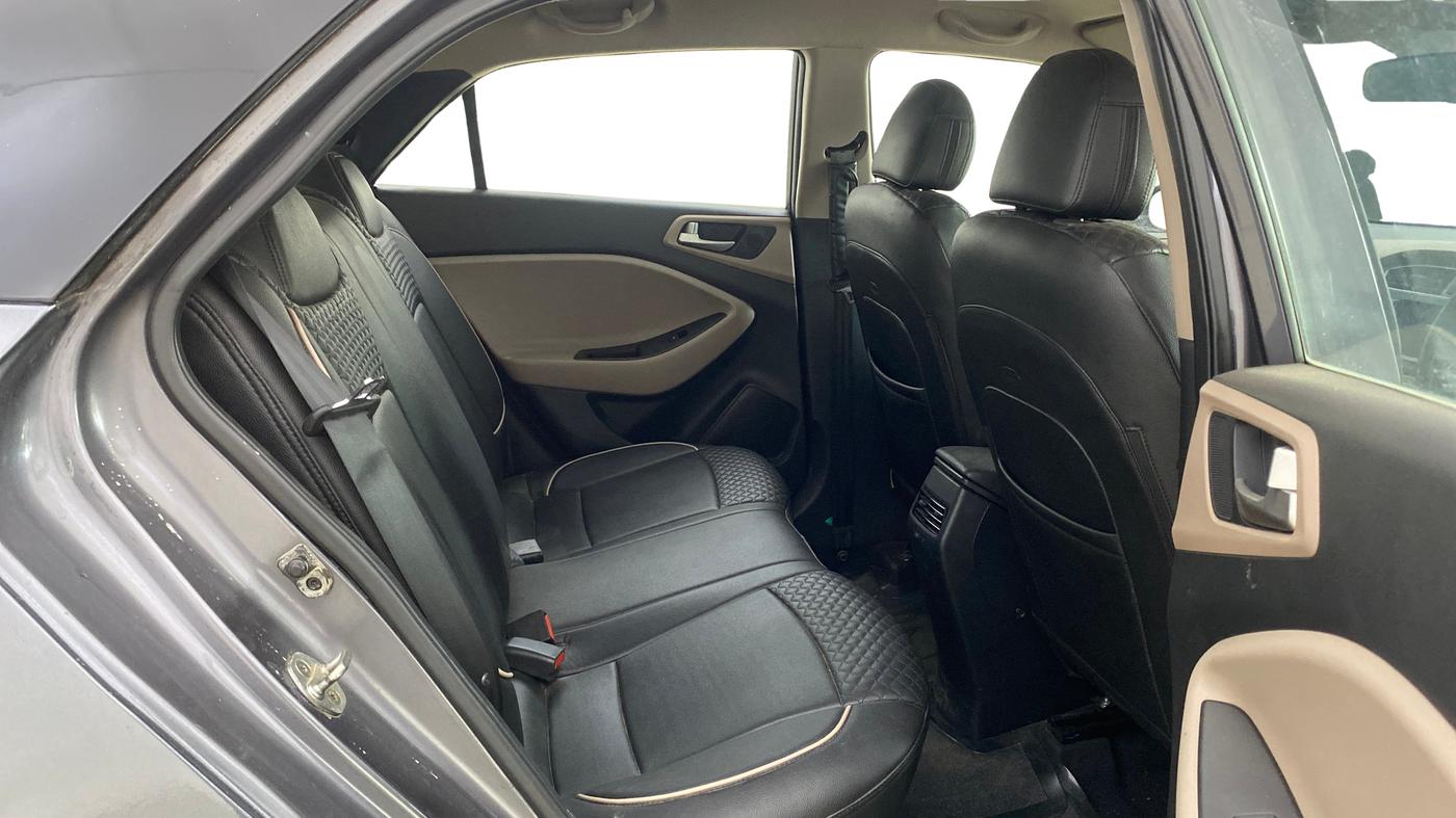2019 Hyundai Elite i20 SPORTZ PLUS 1.2, Petrol, Manual, 44,278 km, Right Side Rear Door Cabin