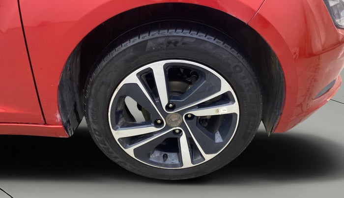 2023 Tata ALTROZ XZ PETROL, Petrol, Manual, 38,898 km, Right Front Wheel