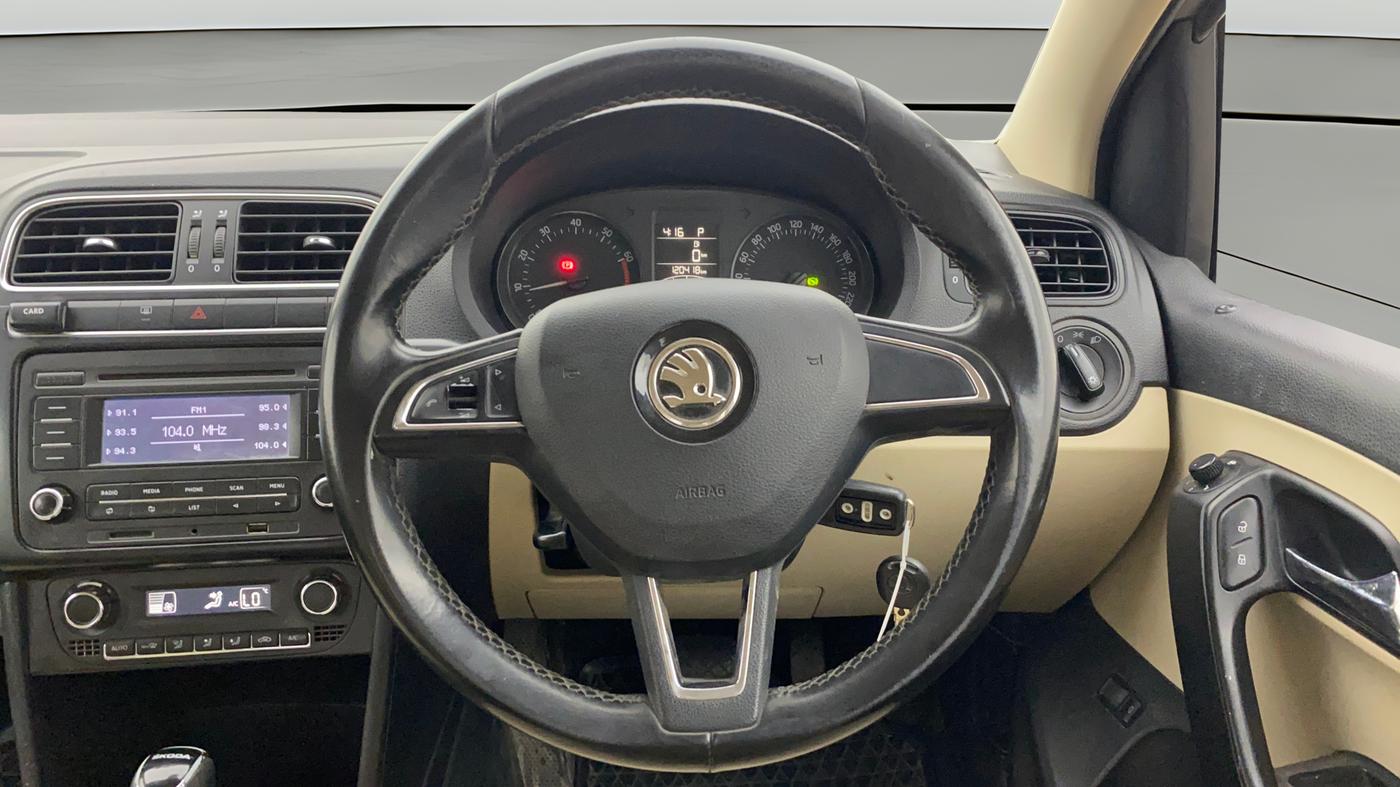 2017 Skoda Rapid AMBITION 1.6 MPI AT, Petrol, Automatic, 1,20,442 km, Steering Wheel Close Up