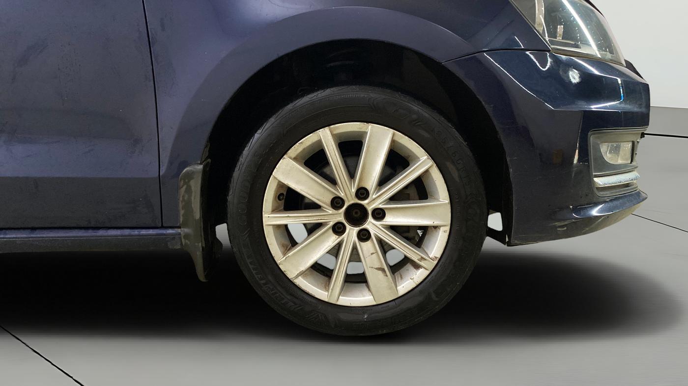 2015 Volkswagen Vento 1.2 TSI HIGHLINE PLUS AT, Petrol, Automatic, 50,563 km, Right Front Wheel