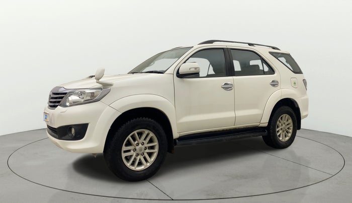 2014 Toyota Fortuner 3.0 4X2 AT, Diesel, Automatic, 89,942 km, Left Front Diagonal
