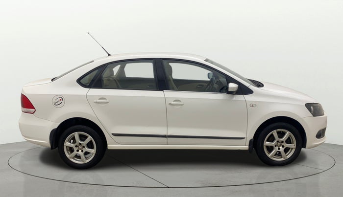 2013 Volkswagen Vento HIGHLINE 1.6 MPI, Petrol, Manual, 1,25,412 km, Right Side View