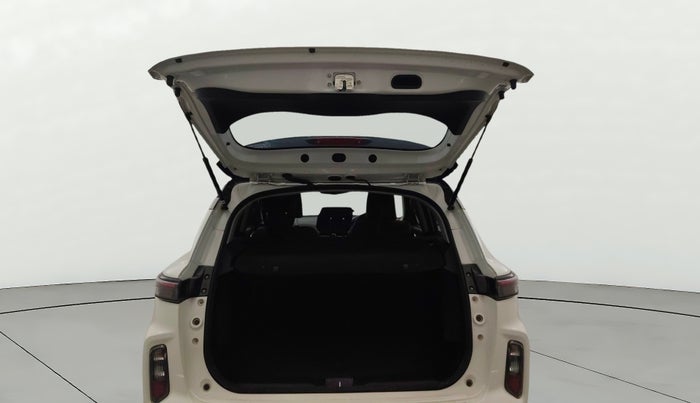 2023 Maruti Grand Vitara ALPHA SMART HYBRID AT, Petrol, Automatic, 32,182 km, Boot Door Open