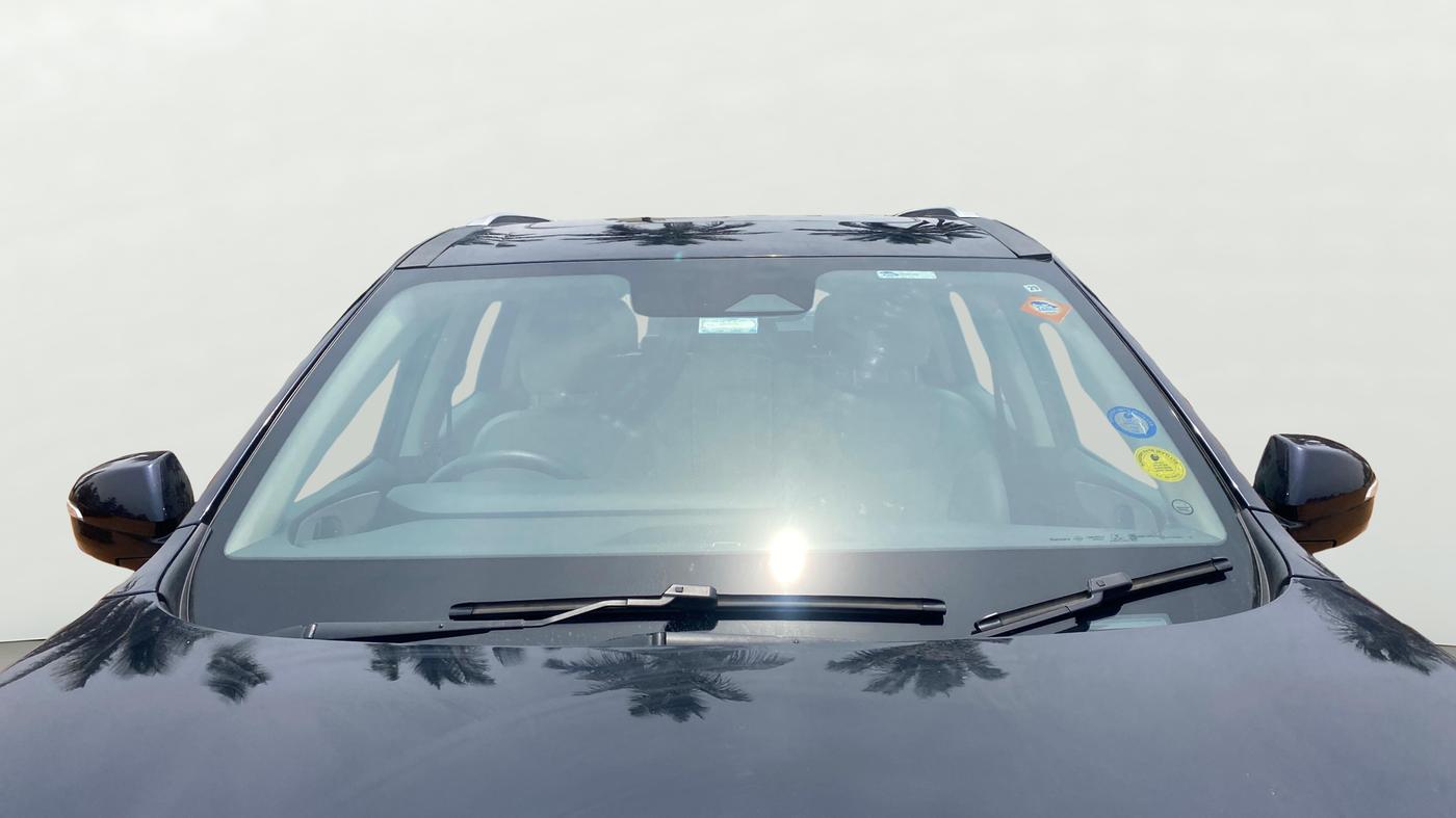2023 Mahindra XUV700 AX 7 LUXURY P AT 7 STR, Petrol, Automatic, 24,212 km, Front Windshield