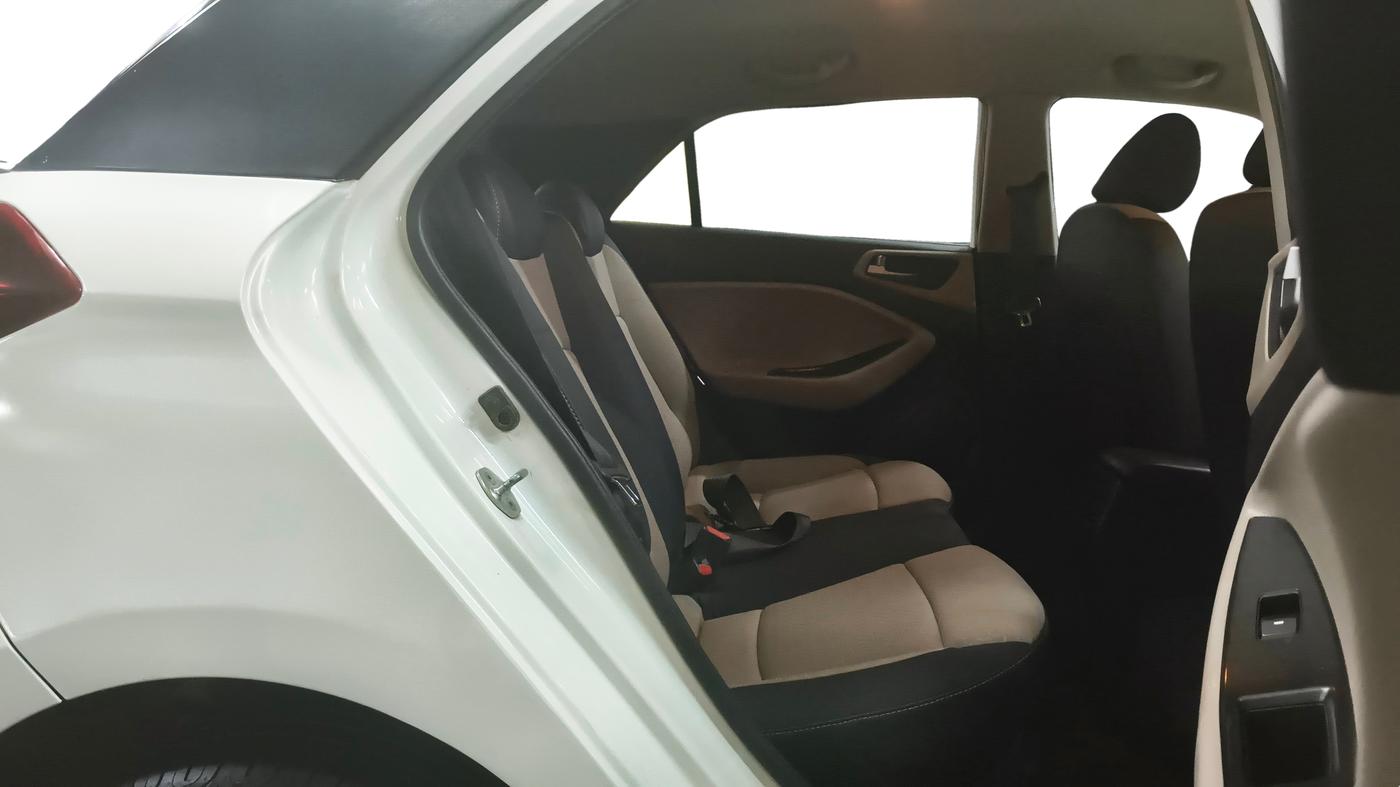 2015 Hyundai Elite i20 MAGNA 1.2, Petrol, Manual, 91,244 km, Right Side Rear Door Cabin