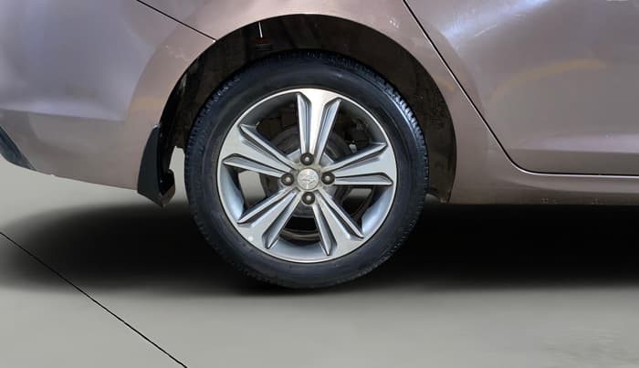 2018 Hyundai Verna 1.6 VTVT SX, Petrol, Manual, 50,549 km, Right Rear Wheel