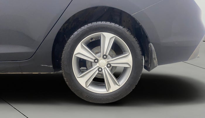 2017 Hyundai Verna 1.6 VTVT SX (O) AT, Petrol, Automatic, 34,773 km, Left Rear Wheel