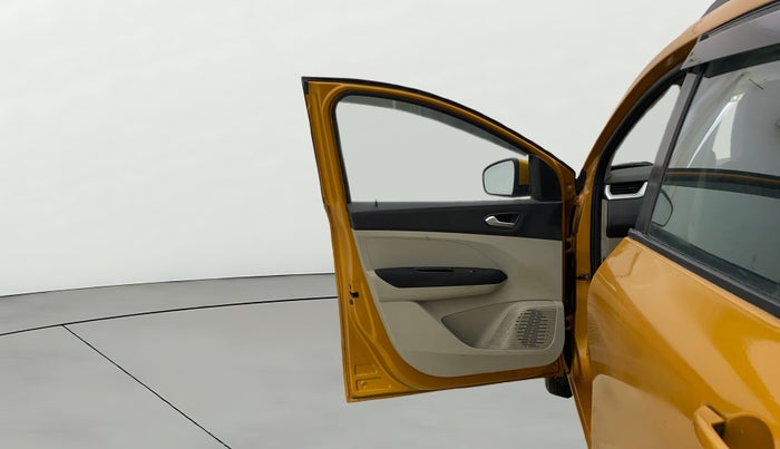 2020 Renault TRIBER RXZ AMT, Petrol, Automatic, 37,499 km, LHS Front Door