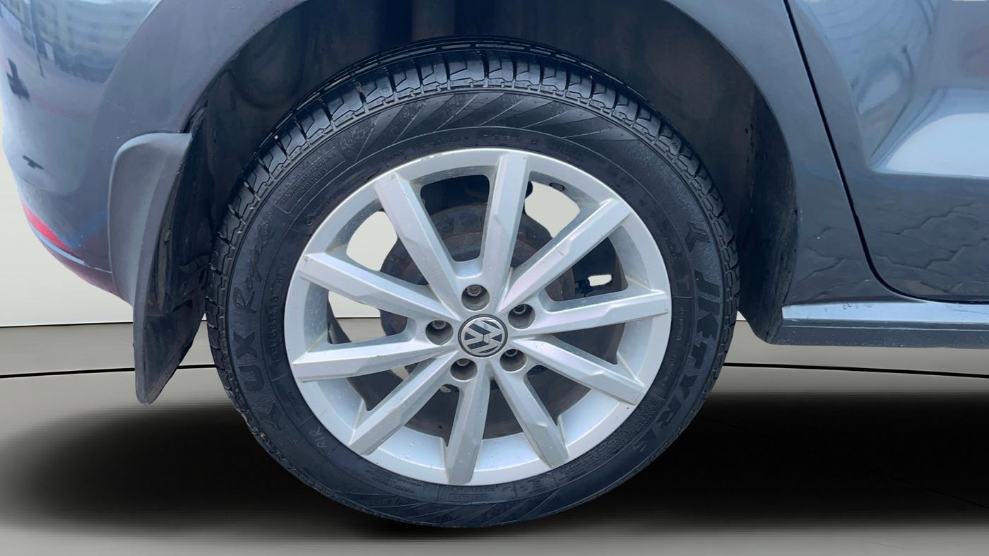2017 Volkswagen Polo HIGHLINE PLUS 1.2(16 ALLOY, Petrol, Manual, 84,147 km, Right Rear Wheel