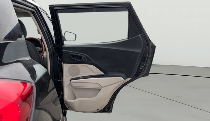 2021 Mahindra XUV300 W6 1.2 PETROL, Petrol, Manual, 1,18,148 km, RHS Rear Door