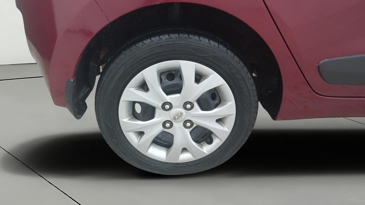 2015 Hyundai Grand i10 SPORTZ 1.2 KAPPA VTVT, Petrol, Manual, 67,581 km, Right Rear Wheel