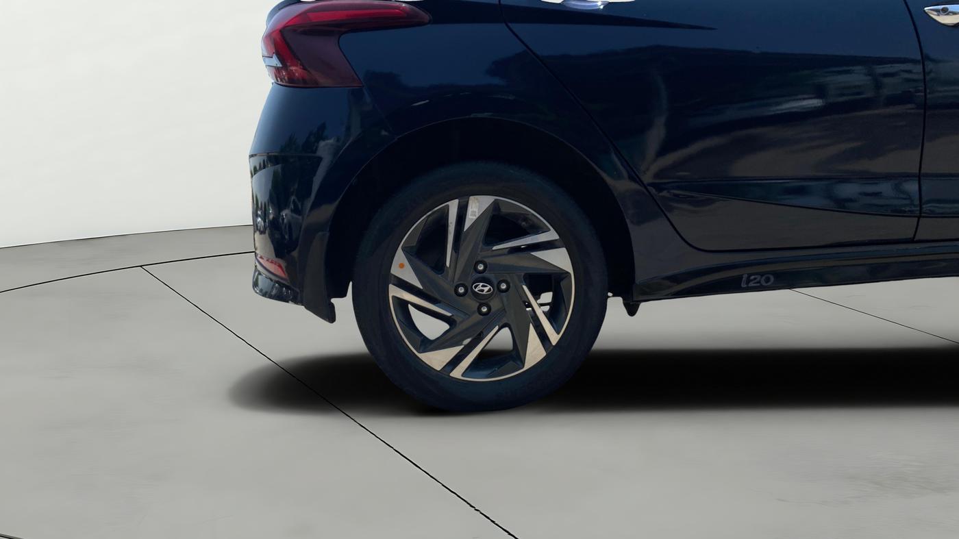 2020 Hyundai NEW I20 ASTA 1.2 AT, Petrol, Automatic, 1,05,022 km, Right Rear Wheel