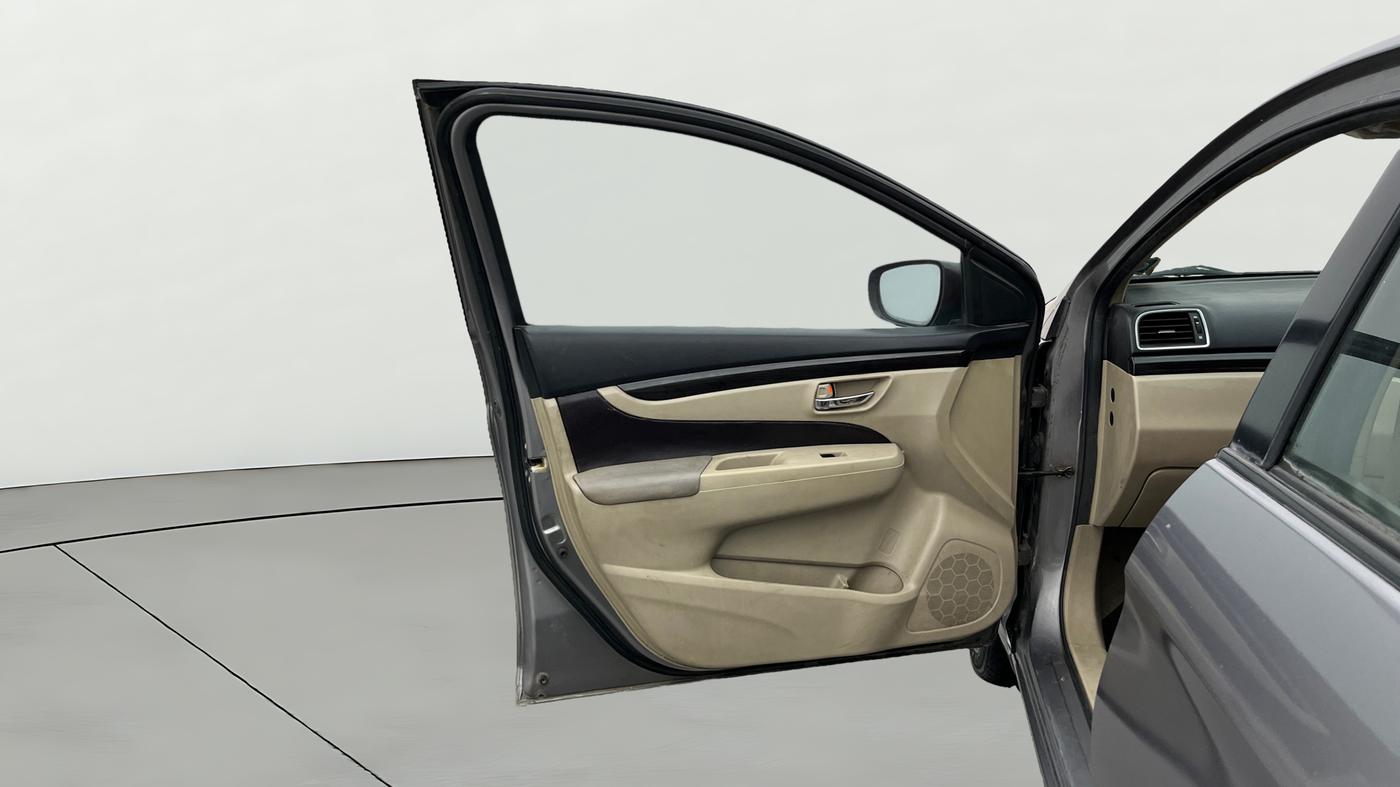 2016 Maruti Ciaz VDI+ SHVS, Diesel, Manual, 68,244 km, LHS Front Door