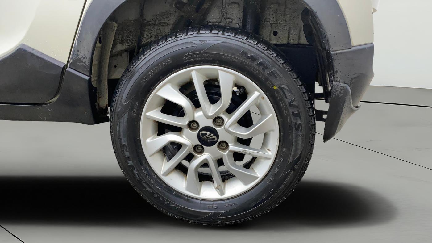 2016 Mahindra Kuv100 K8 5 STR, Petrol, Manual, 24,538 km, Left Rear Wheel