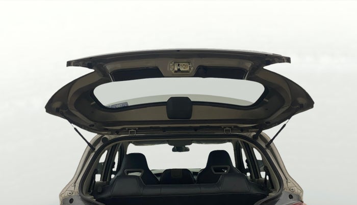 2017 Mahindra Kuv100 K4 6 STR, Petrol, Manual, 23,446 km, Boot Door Open