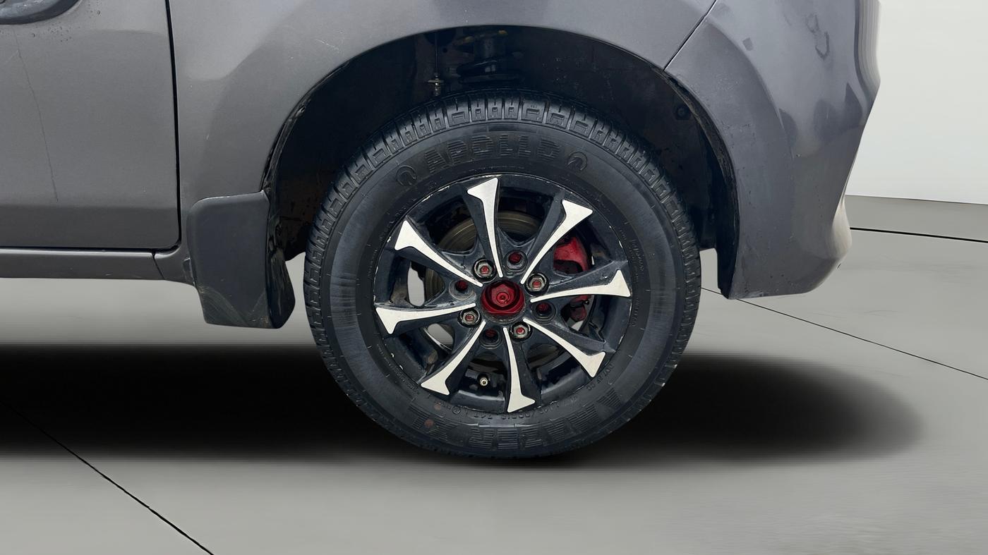 2017 Maruti Alto 800 LXI, Petrol, Manual, 12,266 km, Right Front Wheel