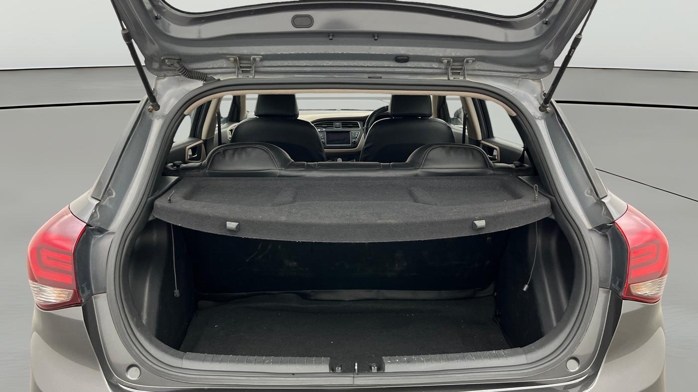 2020 Hyundai Elite i20 SPORTZ PLUS 1.2, Petrol, Manual, 66,761 km, Boot Open Zoomed View
