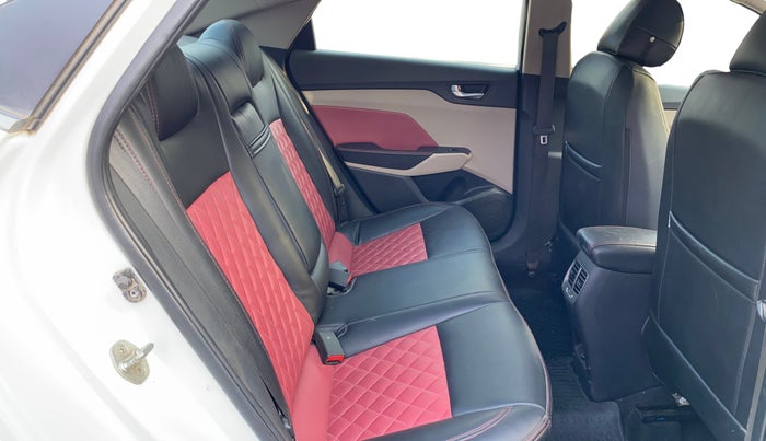 2018 Hyundai Verna 1.4 EX PETROL, Petrol, Manual, 1,09,063 km, Right Side Rear Door Cabin