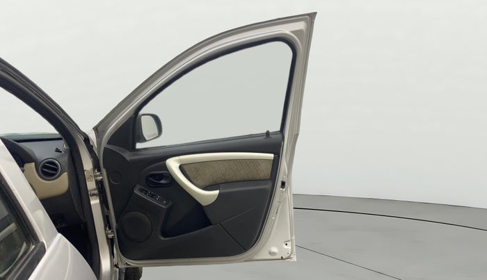 2014 Renault Duster RXL PETROL, Petrol, Manual, 1,25,234 km, RHS Front Door