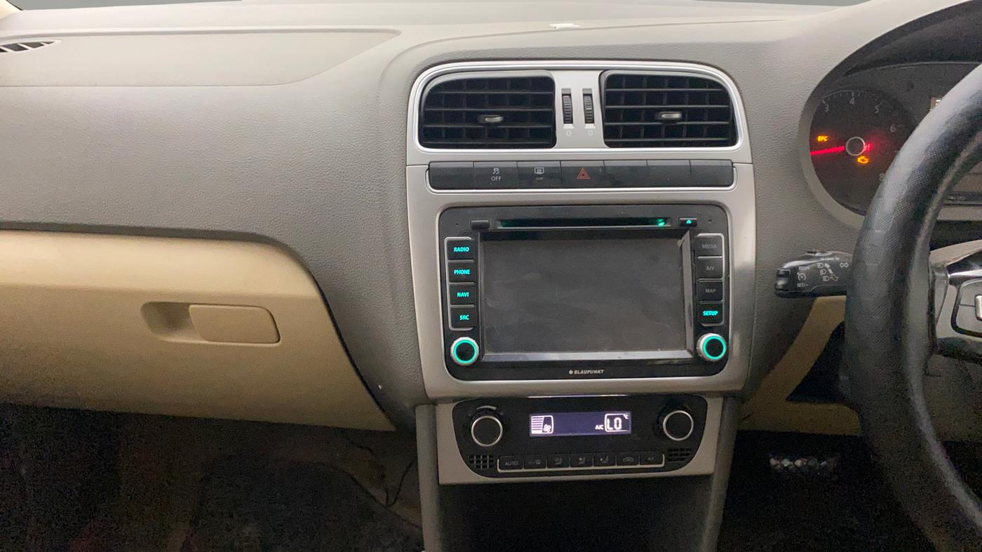 2015 Volkswagen Vento HIGHLINE PETROL AT, Petrol, Automatic, 64,067 km, Air Conditioner