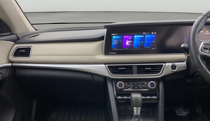 2022 Mahindra XUV700 AX 7 LUXURY D AT 7 STR, Diesel, Automatic, 43,313 km, Air Conditioner