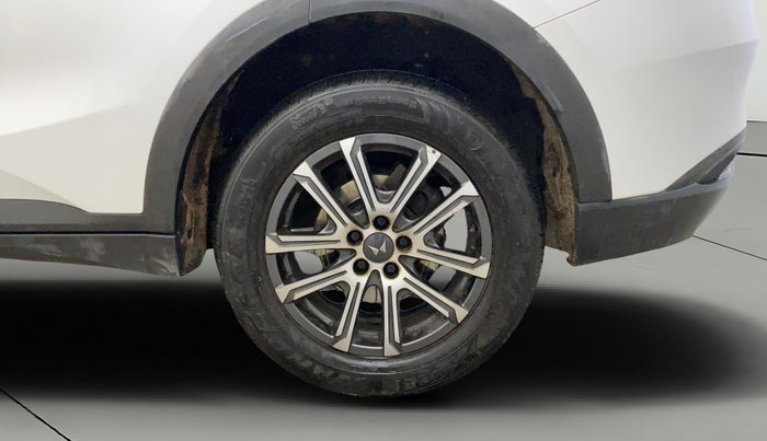 2021 Mahindra XUV700 AX 7 P AT 7 STR, Petrol, Automatic, 60,237 km, Left Rear Wheel