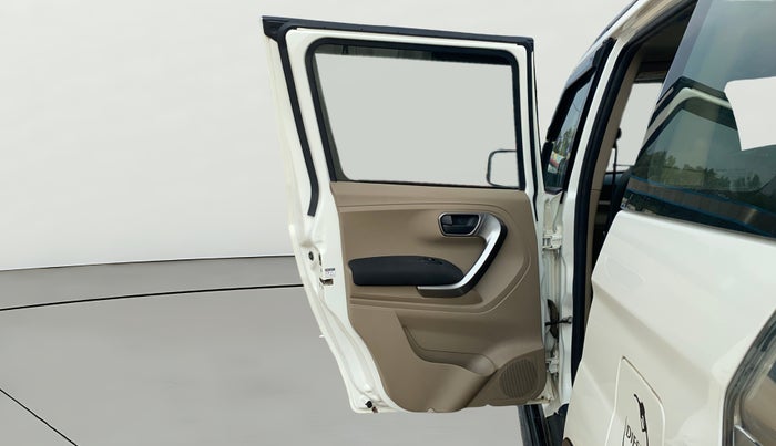 2019 Mahindra TUV300 T10, Diesel, Manual, 46,232 km, LHS Rear Door