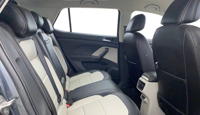 2022 Volkswagen TAIGUN HIGHLINE 1.0 TSI MT, Petrol, Manual, 97,139 km, Right Side Rear Door Cabin