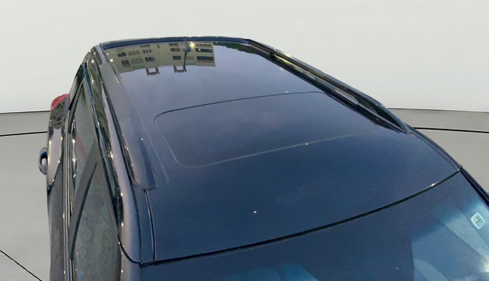 2024 Mahindra XUV300 W8 (O) 1.2 PETROL, Petrol, Manual, 31,207 km, Roof