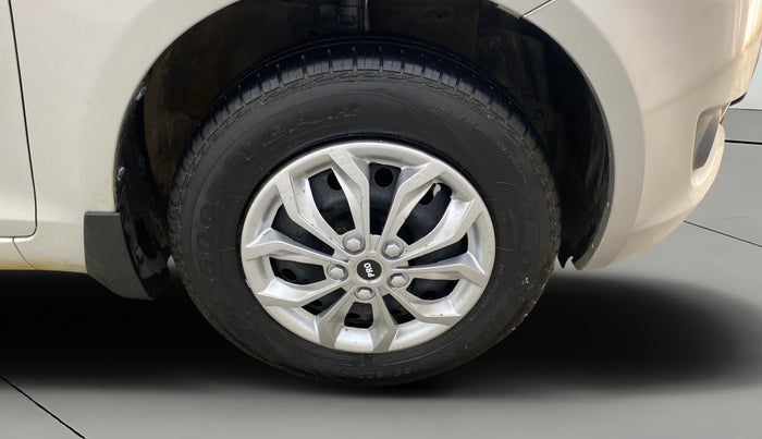 2014 Maruti Swift VXI, Petrol, Manual, 72,574 km, Right Front Wheel