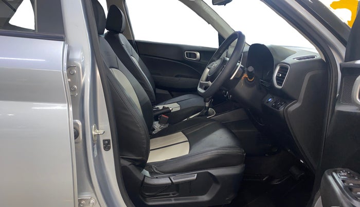 2022 Hyundai VENUE SX PLUS 1.0 TURBO DCT, Petrol, Automatic, 11,386 km, Right Side Front Door Cabin