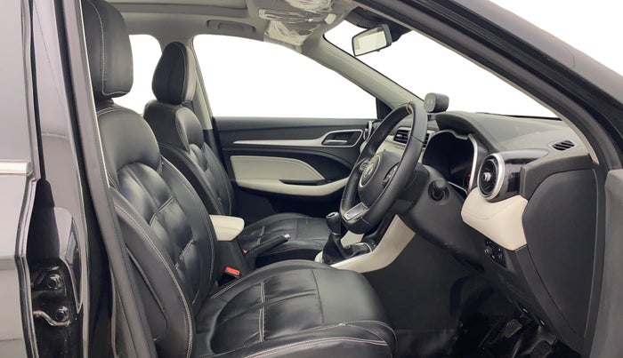 2023 MG ASTOR SHARP 1.5 MT, Petrol, Manual, 22,394 km, Right Side Front Door Cabin