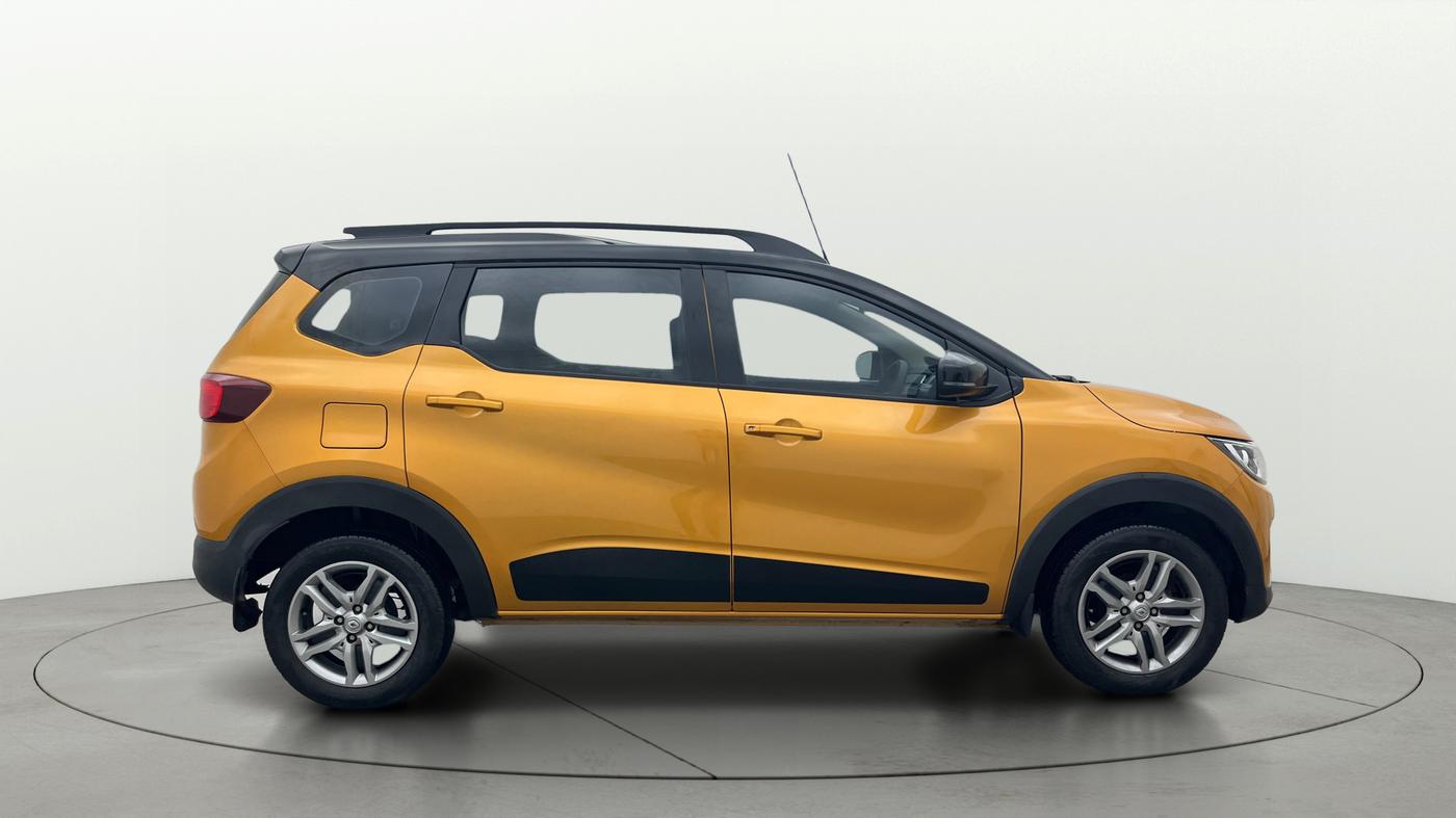 2022 Renault TRIBER RXZ, Petrol, Manual, 33,380 km, Right Side View