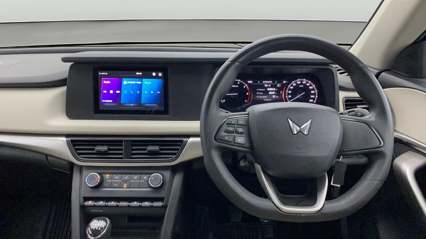 2024 Mahindra XUV700 MX P MT 5 STR, Petrol, Manual, 18,479 km, Steering Wheel Close Up