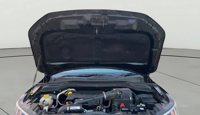 2024 Mahindra XUV300 W8 (O) 1.2 PETROL, Petrol, Manual, 31,207 km, Open Bonet