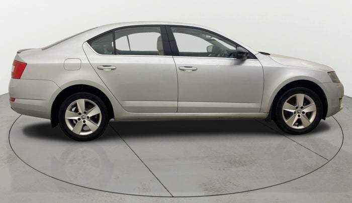 2016 Skoda Octavia STYLE PLUS AT 1.8 TSI, Petrol, Automatic, 94,300 km, Right Side View
