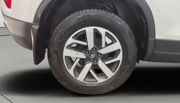 2020 Tata Harrier XZA PLUS 2.0L, Diesel, Automatic, 64,403 km, Right Rear Wheel