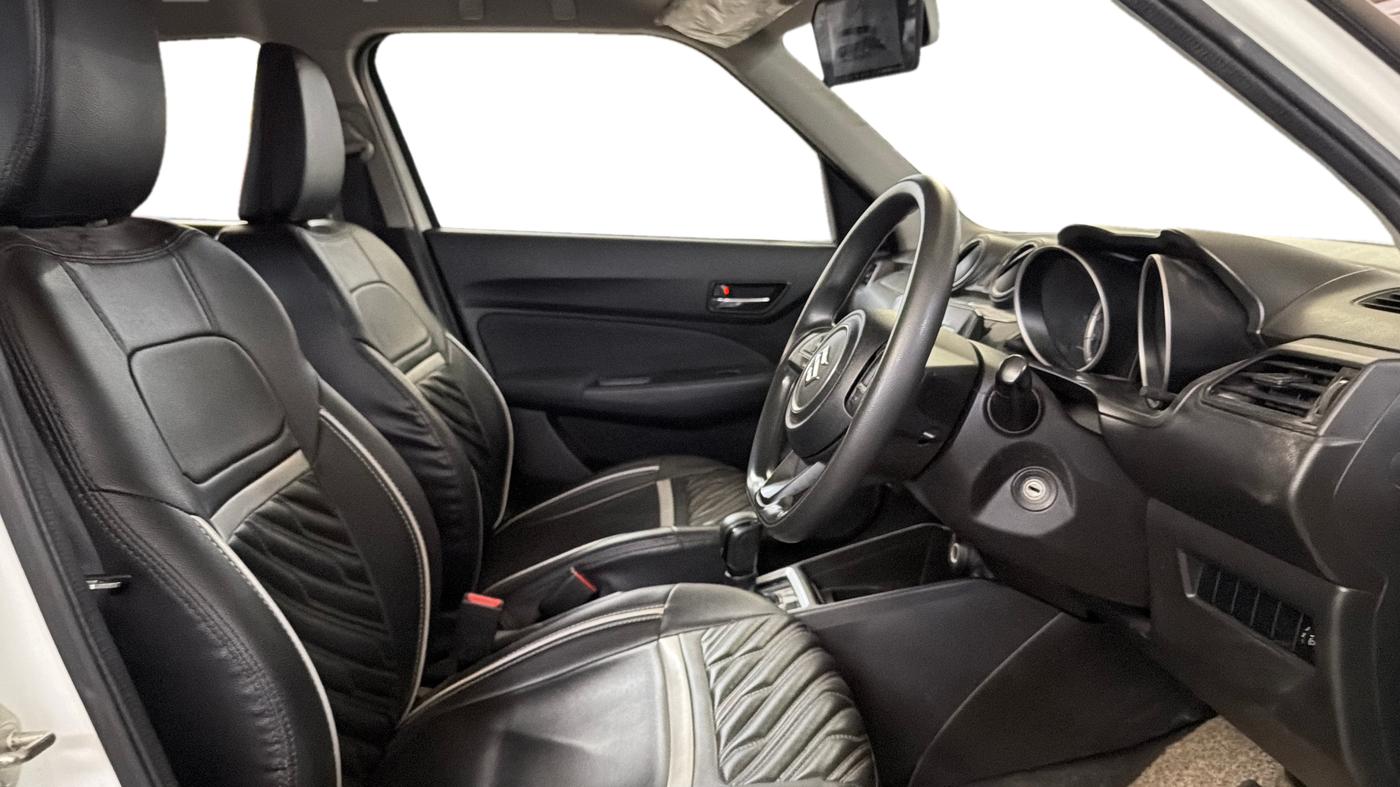 2020 Maruti Swift VXI AMT, Petrol, Automatic, 43,179 km, Right Side Front Door Cabin