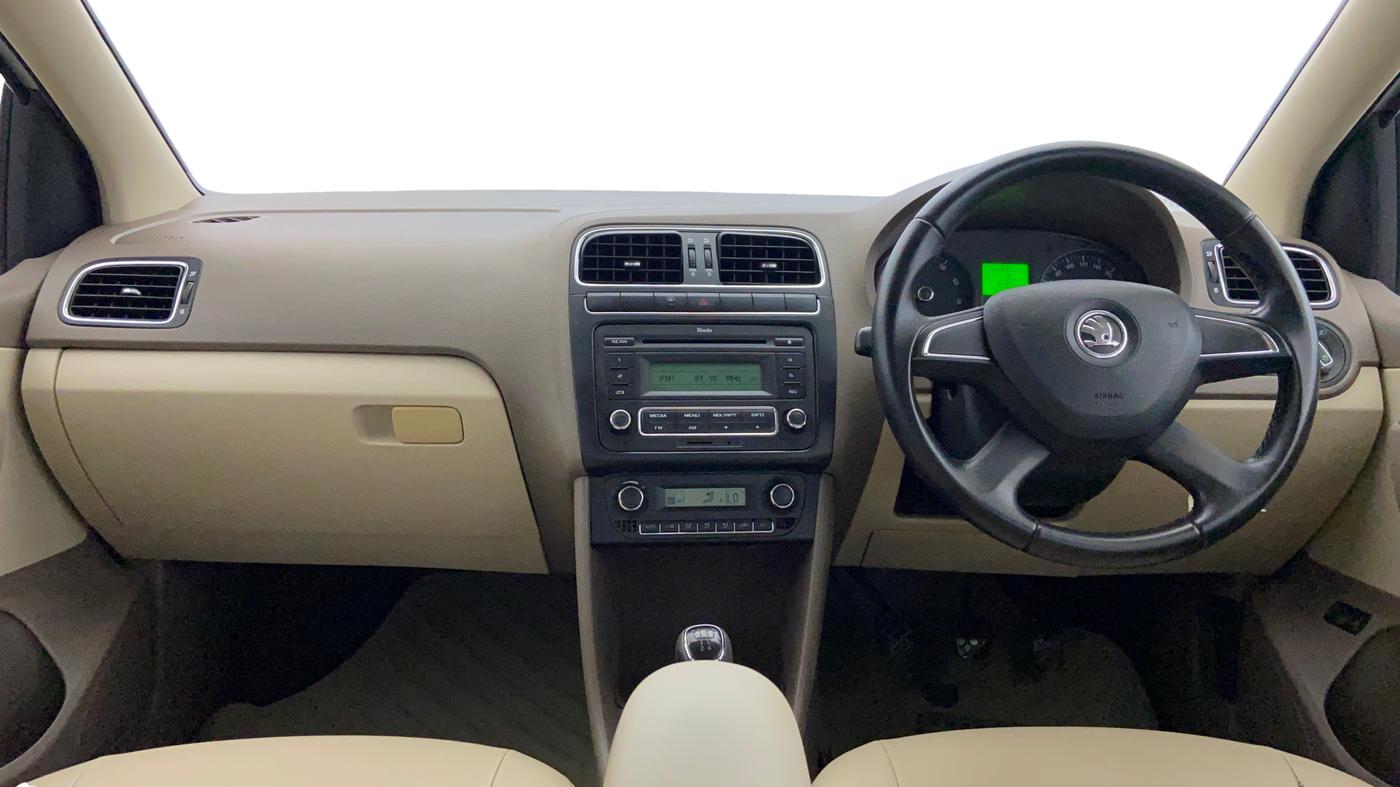 2013 Skoda Rapid ELEGANCE 1.6 MPI MT, Petrol, Manual, 84,349 km, Dashboard