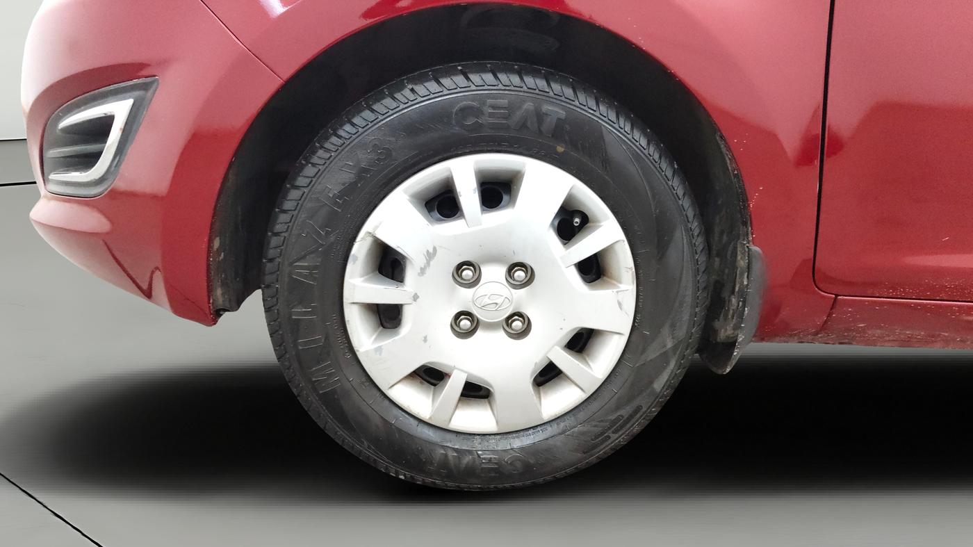 2013 Hyundai i20 MAGNA 1.2, Petrol, Manual, 32,194 km, Left Front Wheel