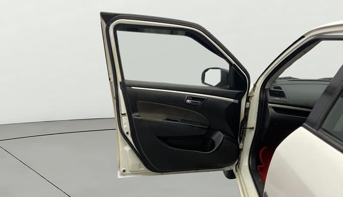 2016 Maruti Swift VXI, Petrol, Manual, 1,39,817 km, LHS Front Door