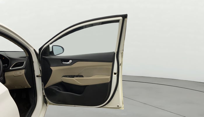 2018 Hyundai Verna 1.6 VTVT SX, Petrol, Manual, 92,675 km, RHS Front Door