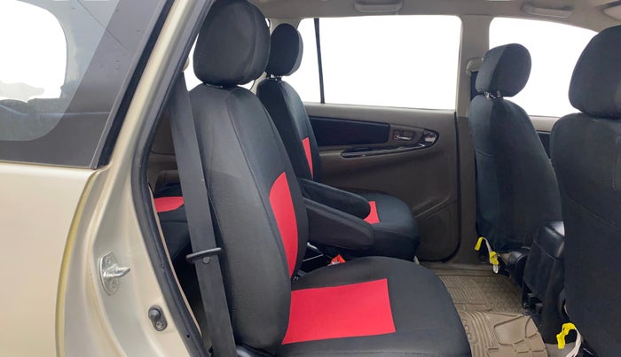 2015 Toyota Innova 2.5 VX 7 STR, Diesel, Manual, 94,717 km, Right Side Rear Door Cabin