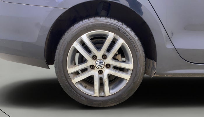 2015 Volkswagen Jetta HIGHLINE TDI AT, Diesel, Automatic, 1,18,810 km, Right Rear Wheel