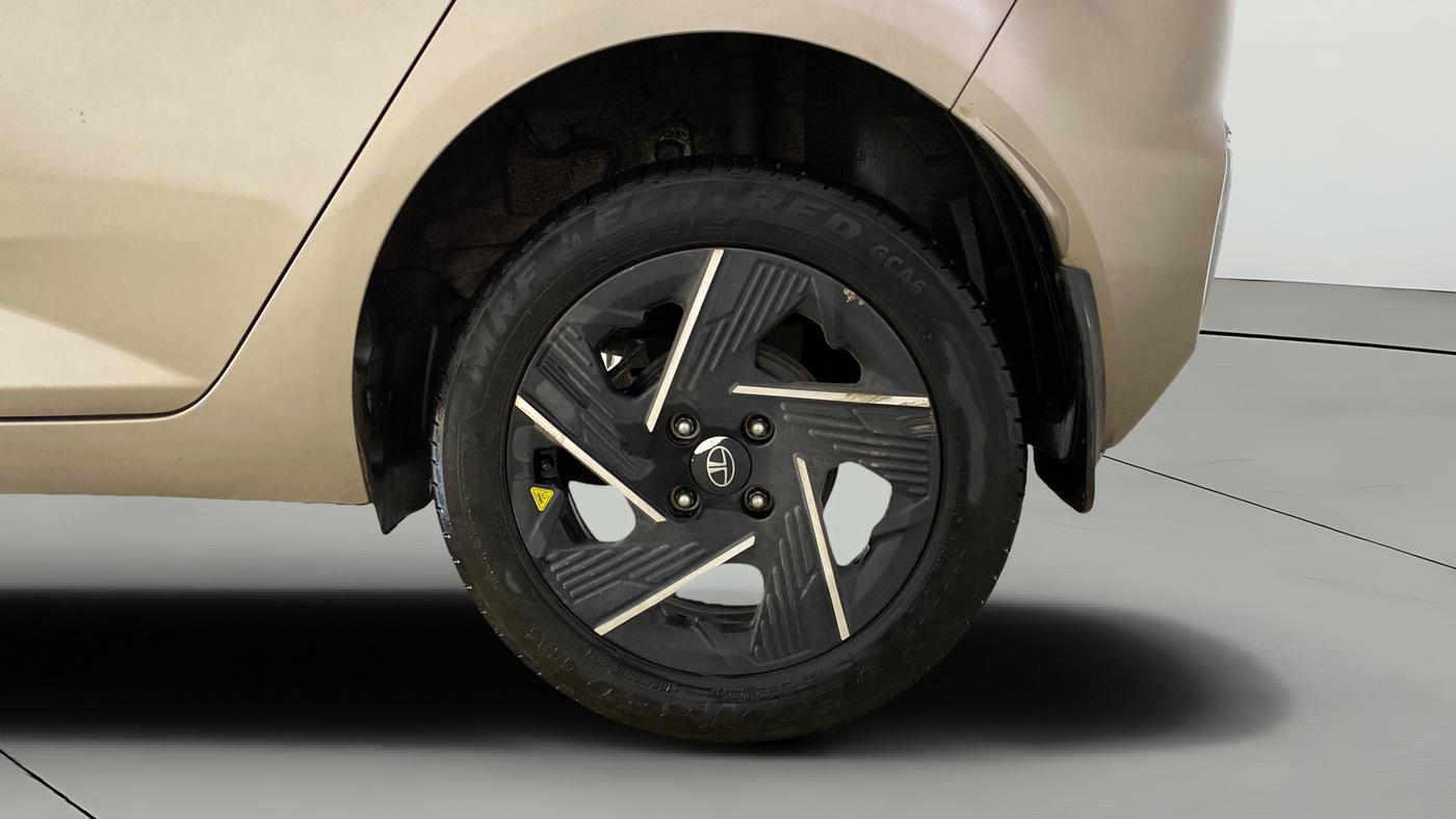 2025 Tata ALTROZ Accomplished Plus S Petrol 6DCT, Petrol, Automatic, 35,037 km, Left Rear Wheel
