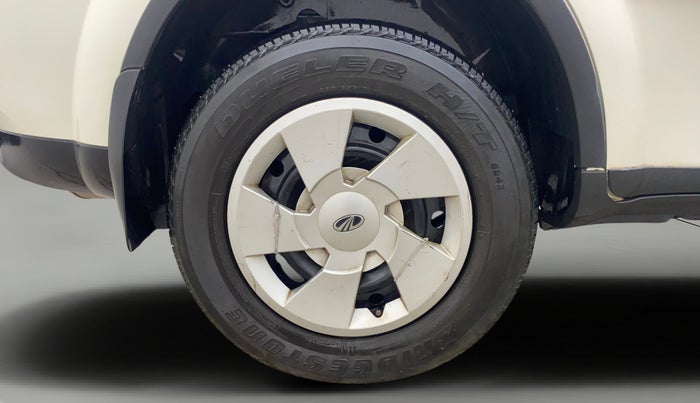 2015 Mahindra XUV500 W6, Diesel, Manual, 1,24,192 km, Right Rear Wheel