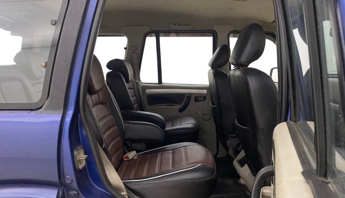 2014 Mahindra Scorpio S10, Diesel, Manual, 1,06,506 km, Right Side Rear Door Cabin